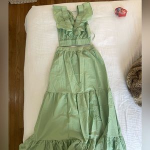 Light green two piece set! 🤍💚💛